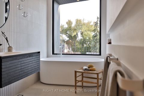 Photo 34 at 22 Duart Park Road, The Beaches, Toronto
