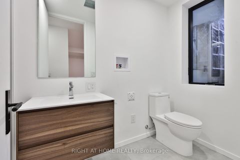 Photo 40 at 22 Duart Park Road, The Beaches, Toronto