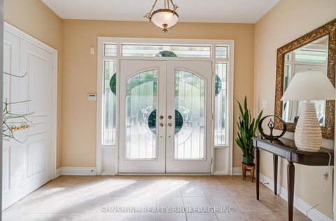 Photo 1 at 19 Aspen Leaf Court, Hills of St Andrew, Aurora