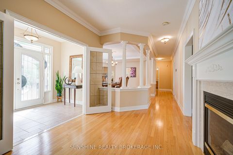 Photo 2 at 19 Aspen Leaf Court, Hills of St Andrew, Aurora