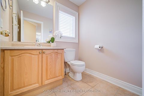 Photo 6 at 19 Aspen Leaf Court, Hills of St Andrew, Aurora