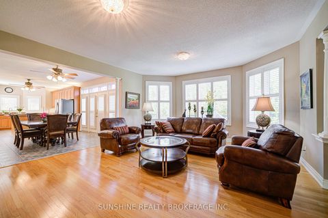 Photo 9 at 19 Aspen Leaf Court, Hills of St Andrew, Aurora