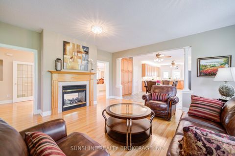 Photo 10 at 19 Aspen Leaf Court, Hills of St Andrew, Aurora