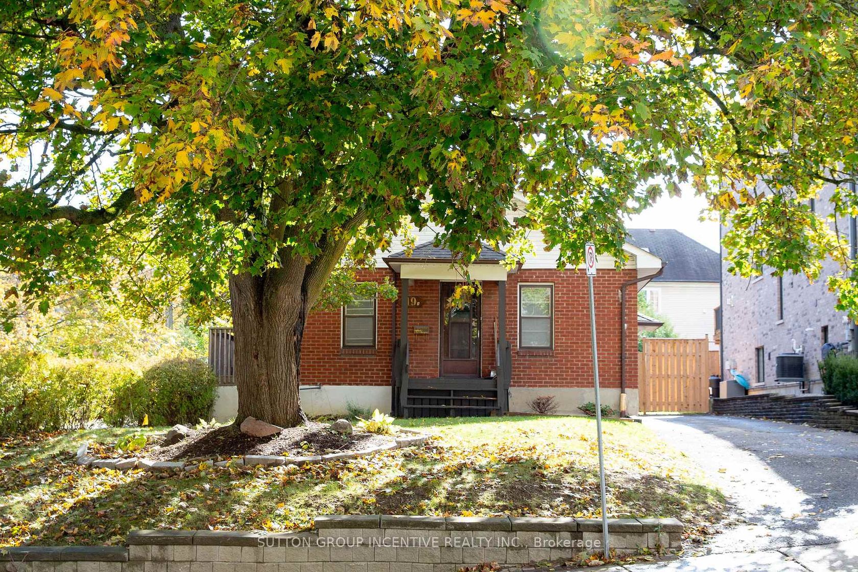 19 Kennedy Street E, Aurora Village, Aurora photo 7 19 Kennedy Street E, Aurora Village, Aurora photo 7