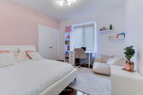 Photo 36 at 8 Aegis Drive, Patterson, Vaughan