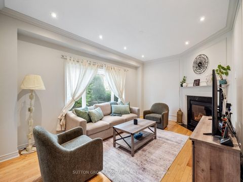 Photo 10 at 192 Chayna Crescent, Patterson, Vaughan