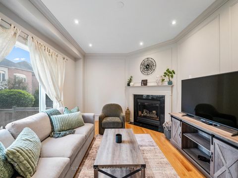 Photo 11 at 192 Chayna Crescent, Patterson, Vaughan