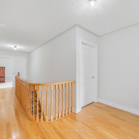 Photo 13 at 192 Chayna Crescent, Patterson, Vaughan