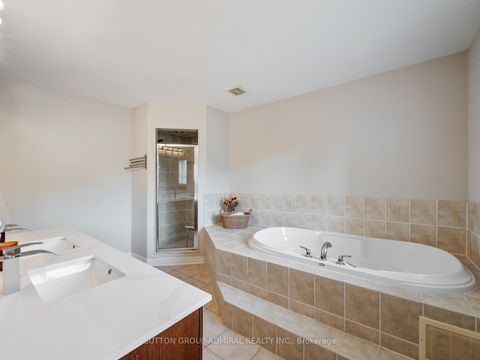Photo 18 at 192 Chayna Crescent, Patterson, Vaughan