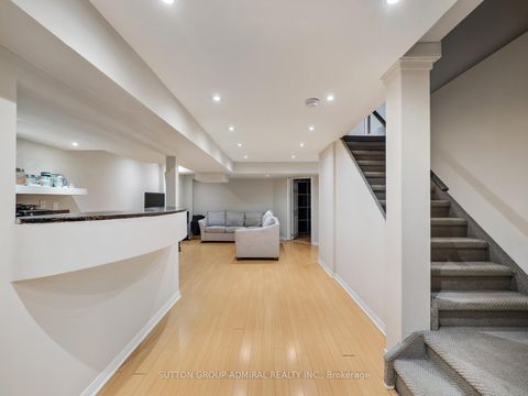 Photo 24 at 192 Chayna Crescent, Patterson, Vaughan