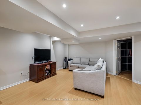 Photo 25 at 192 Chayna Crescent, Patterson, Vaughan