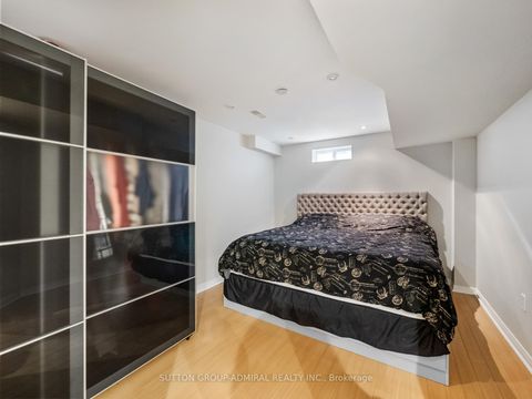 Photo 30 at 192 Chayna Crescent, Patterson, Vaughan