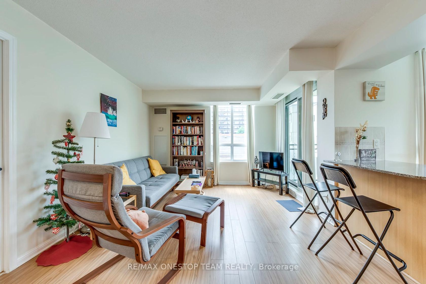 Photo 1 at 303 - 5940 Yonge Street, Newtonbrook West, Toronto Photo 1 at 303 - 5940 Yonge Street, Newtonbrook West, Toronto