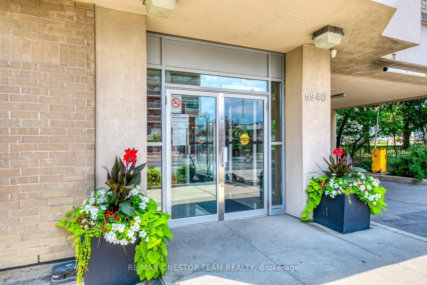 Photo 7 at 303 - 5940 Yonge Street, Newtonbrook West, Toronto Photo 7 at 303 - 5940 Yonge Street, Newtonbrook West, Toronto