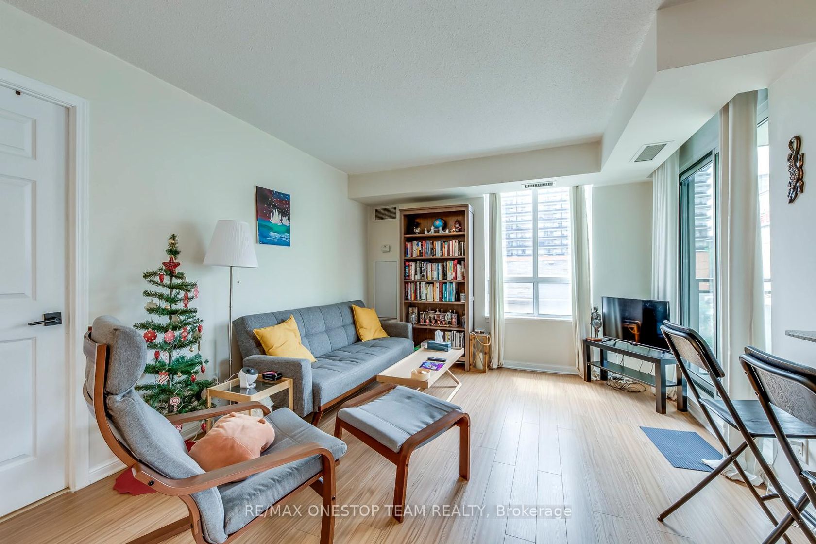 Photo 11 at 303 - 5940 Yonge Street, Newtonbrook West, Toronto Photo 11 at 303 - 5940 Yonge Street, Newtonbrook West, Toronto