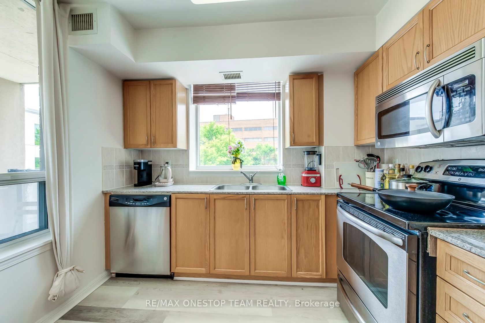 Photo 18 at 303 - 5940 Yonge Street, Newtonbrook West, Toronto Photo 18 at 303 - 5940 Yonge Street, Newtonbrook West, Toronto