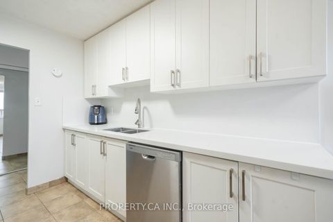 Photo 13 at 609 - 121 Trudelle Street, Eglinton East, Toronto