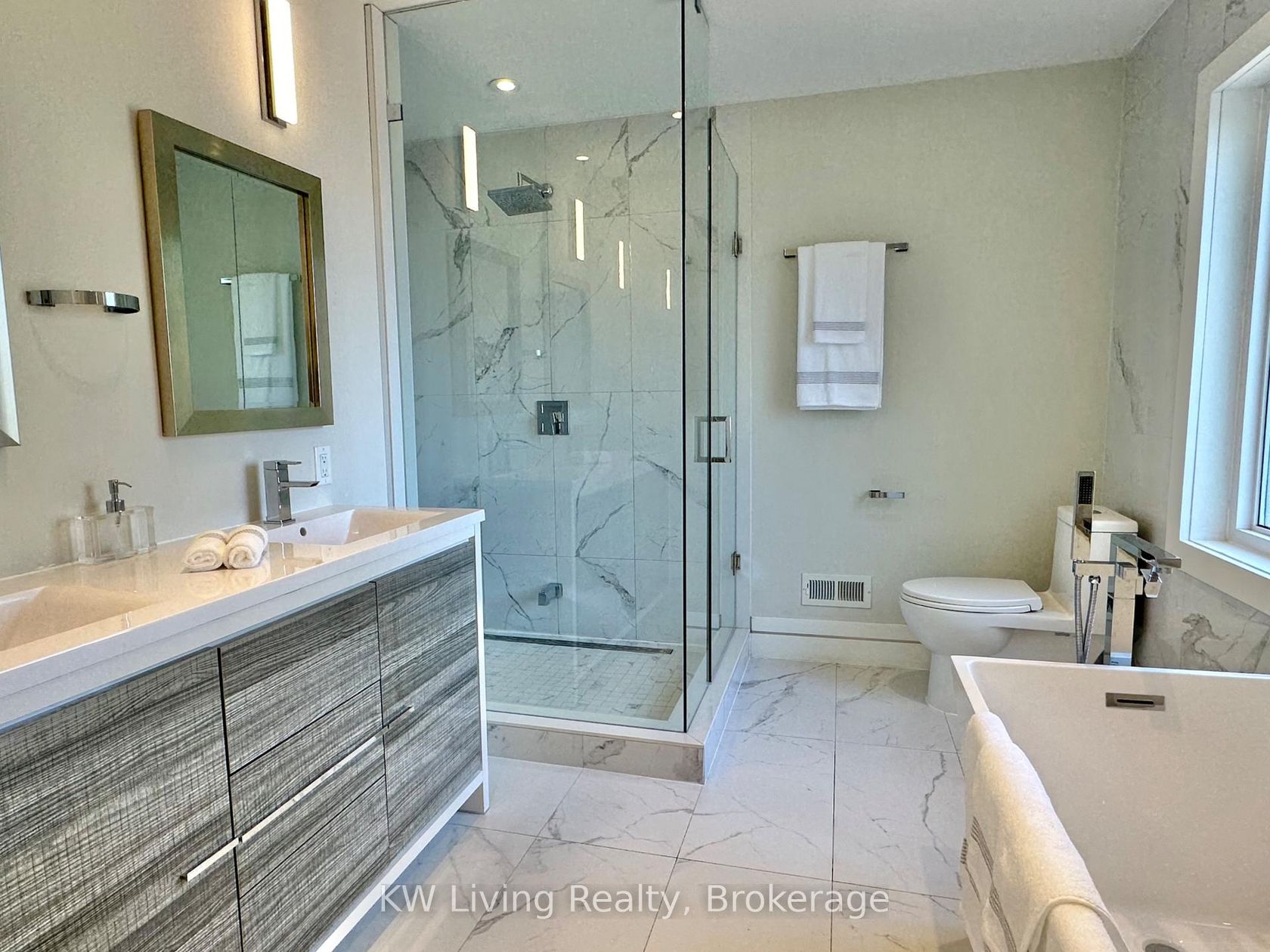 Photo 9 at 18 Ferris Road, Parkview, Toronto Photo 9 at 18 Ferris Road, Parkview, Toronto