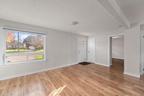 Photo 8 at 210 Cox Mill Road, Painswick North, Barrie