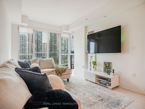 Photo 2 at 1009 - 1 The Esplanade, Waterfront Communities C8, Toronto