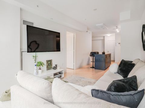 Photo 5 at 1009 - 1 The Esplanade, Waterfront Communities C8, Toronto Photo 5 at 1009 - 1 The Esplanade, Waterfront Communities C8, Toronto