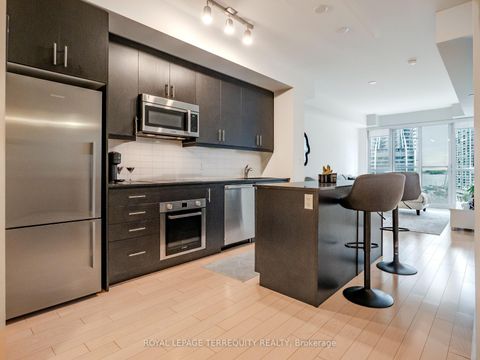 Photo 14 at 1009 - 1 The Esplanade, Waterfront Communities C8, Toronto