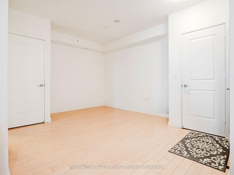 Photo 22 at 1009 - 1 The Esplanade, Waterfront Communities C8, Toronto