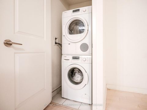 Photo 28 at 1009 - 1 The Esplanade, Waterfront Communities C8, Toronto Photo 28 at 1009 - 1 The Esplanade, Waterfront Communities C8, Toronto