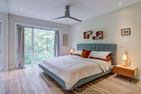 Photo 13 at 11 West Lynn Avenue, Woodbine Corridor, Toronto