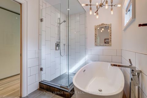 Photo 14 at 11 West Lynn Avenue, Woodbine Corridor, Toronto