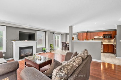 Photo 3 at 76 Balmoral Place, Shore, Barrie