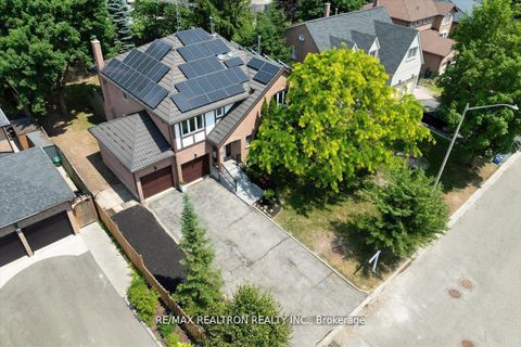 Photo 1 at 29 Westbourne Court, Oak Ridges Lake Wilcox, Richmond Hill