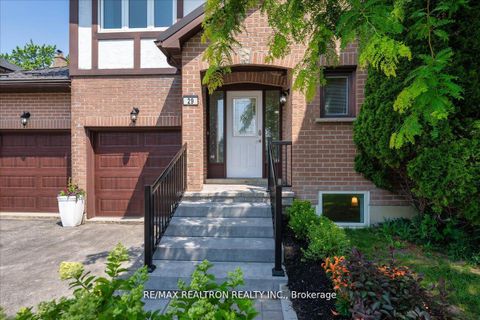 Photo 5 at 29 Westbourne Court, Oak Ridges Lake Wilcox, Richmond Hill