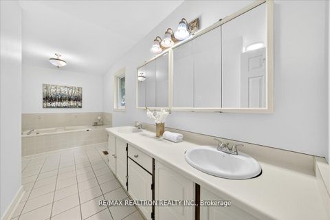 Photo 32 at 29 Westbourne Court, Oak Ridges Lake Wilcox, Richmond Hill