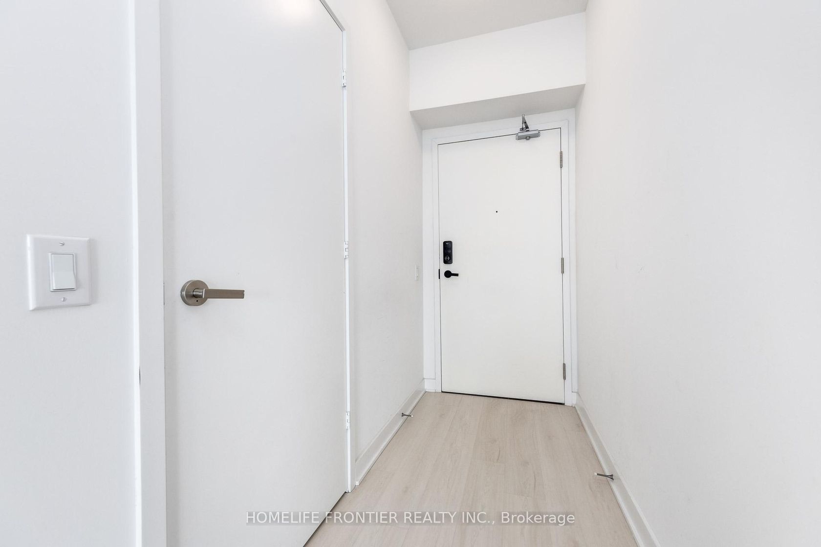 2807 - 3900 Confederation Parkway, City Centre, Mississauga  by Loree Meneguzzi Real Estate 2807 - 3900 Confederation Parkway, City Centre, Mississauga