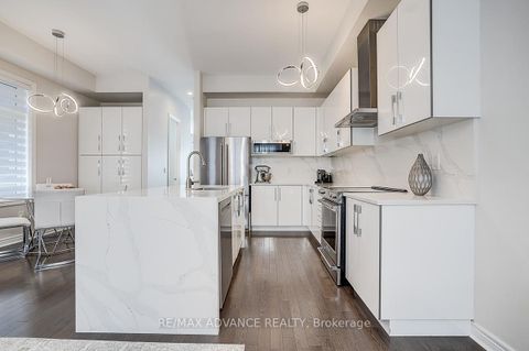 Photo 7 at 30 Laskin Drive, Patterson, Vaughan