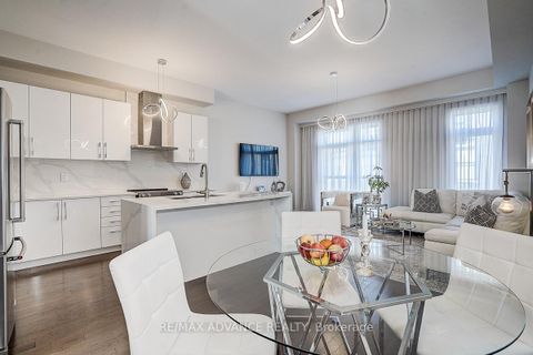 Photo 8 at 30 Laskin Drive, Patterson, Vaughan