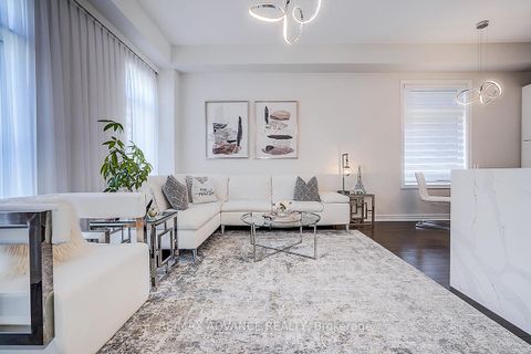 Photo 10 at 30 Laskin Drive, Patterson, Vaughan