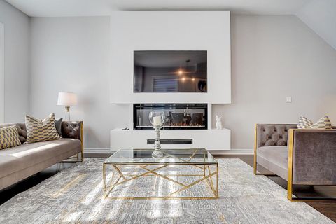 Photo 14 at 30 Laskin Drive, Patterson, Vaughan