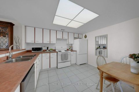 Photo 7 at 1407 - 33 Weldrick Road E, Observatory, Richmond Hill