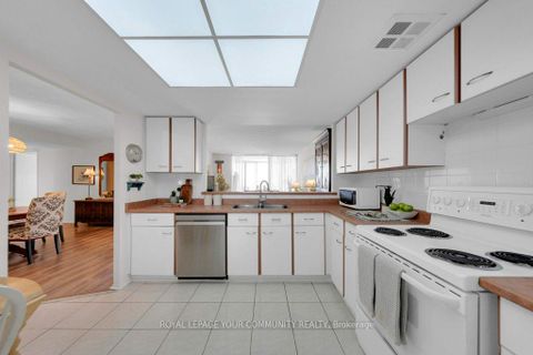 Photo 9 at 1407 - 33 Weldrick Road E, Observatory, Richmond Hill