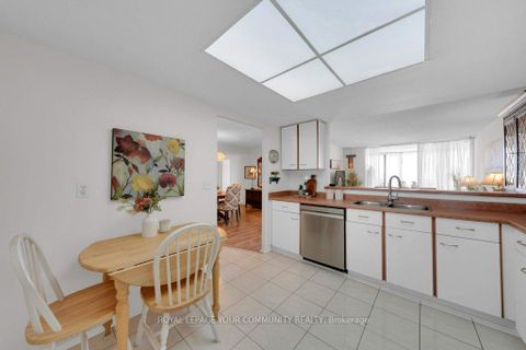 Photo 10 at 1407 - 33 Weldrick Road E, Observatory, Richmond Hill