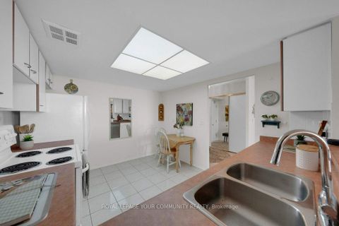 Photo 11 at 1407 - 33 Weldrick Road E, Observatory, Richmond Hill