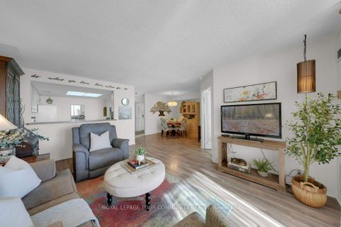 Photo 16 at 1407 - 33 Weldrick Road E, Observatory, Richmond Hill