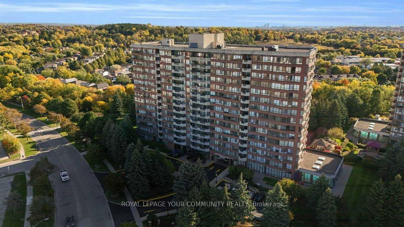 1407 - 33 Weldrick Road E, Observatory, Richmond Hill photo number 2