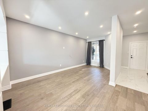 Photo 7 at 44 Craddock Street, Maple, Vaughan
