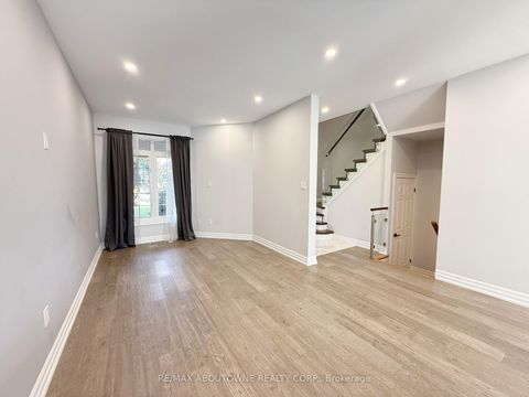 Photo 8 at 44 Craddock Street, Maple, Vaughan