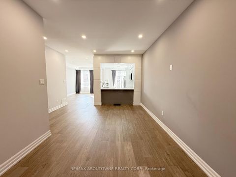 Photo 9 at 44 Craddock Street, Maple, Vaughan