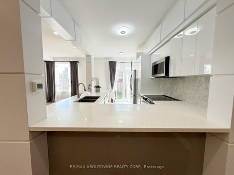 Photo 10 at 44 Craddock Street, Maple, Vaughan