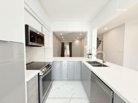 Photo 11 at 44 Craddock Street, Maple, Vaughan